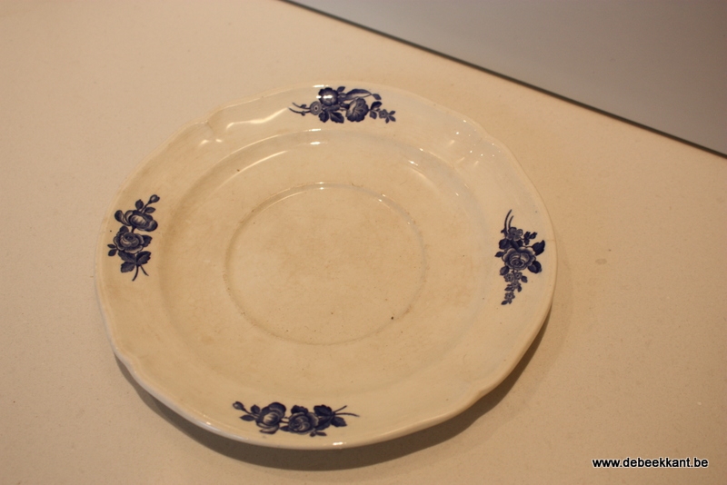 Set van 3 antieke borden Villeroy & Boch wit blauw